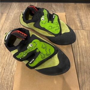 Kids Green and Black Crocy 2 Climbing Shoes